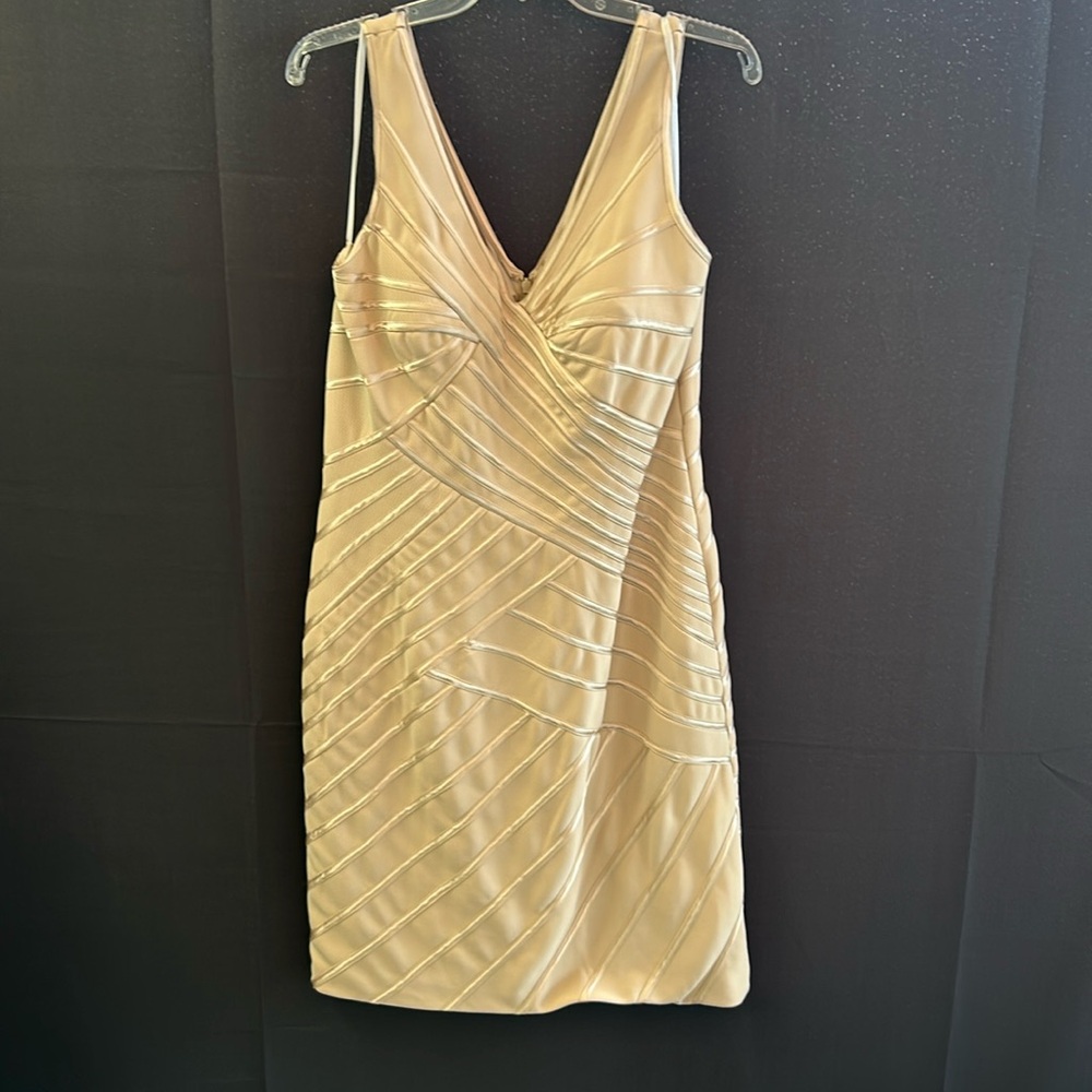 Nice dress, very flatering
